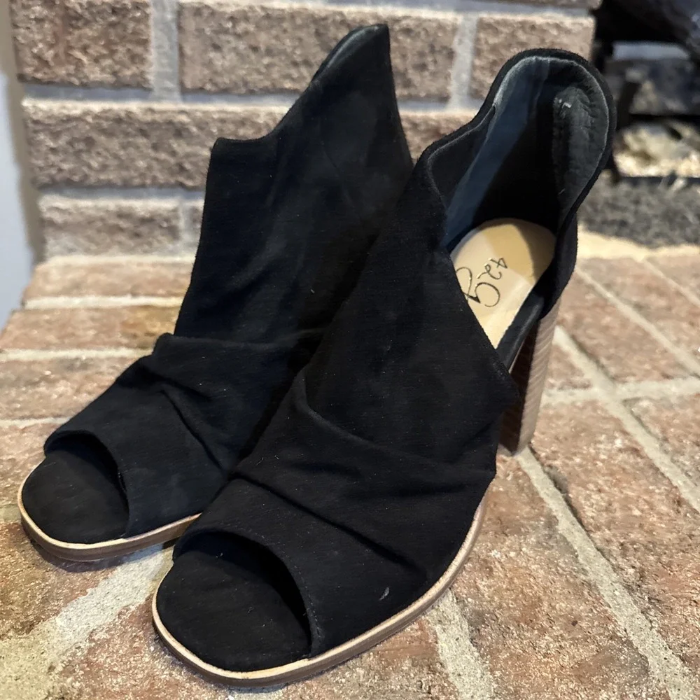 42 Gold Womens Open Toe Bootie Size 6.5 Black Suede Block Heel Slouchy